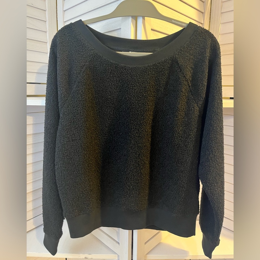 NEW VICTORIAS SECRET ON POINT SWEATER